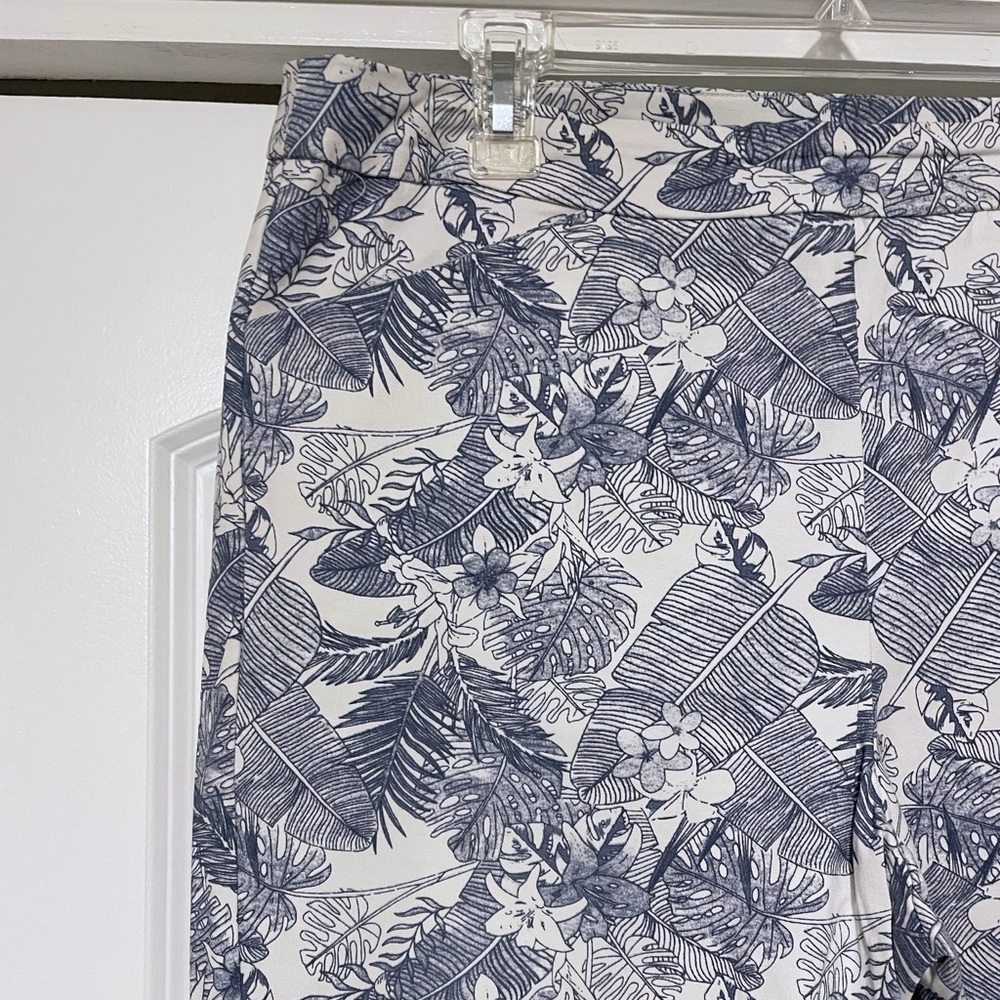 Tribal Pull-On Capris White Blue Palm Leaves Sz 14 - Picture 4 of 10
